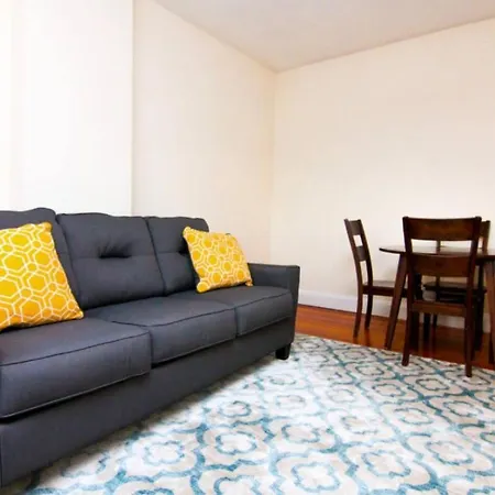 Stylish Apartment In Malden. 20 Min From Boston